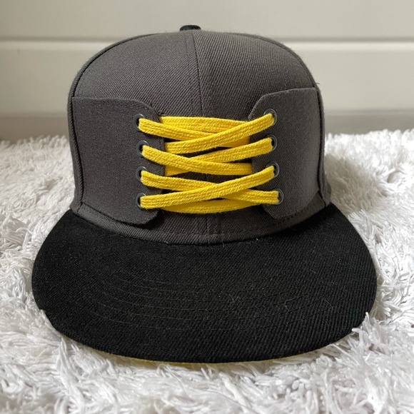 V Laced Brand New Lace Up SnapBack - Picture 1 of 4